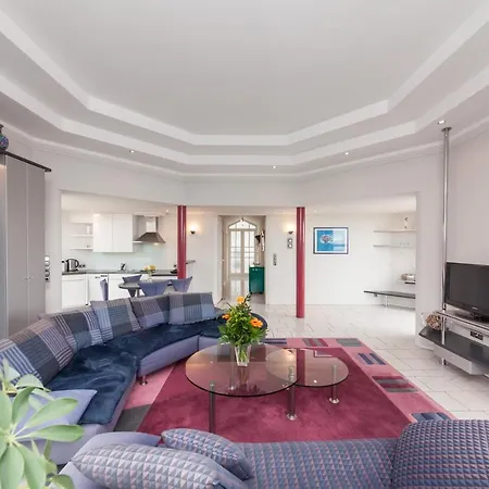 Aparthotel Strijewski - *